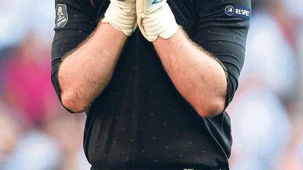 Hart am Limit. Englands Joe Hart verzweifelt nach den Gegentoren. Foto: Reuters