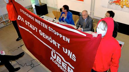 "Die Stadt gehört uns": Protest gegen steigende Mieten bei der Vorstellung des neuen Mietspiegels.