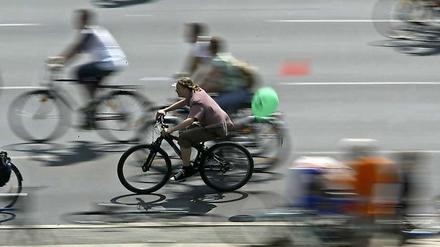 Tritt voraus. Mehr als hunderttausend Teilnehmer werden am Sonntag zur 35. Fahrrad-Sternfahrt erwartet. Autofahrer sollten heute auf öffentliche Verkehrsmittel umsteigen – oder einfach mitradeln.