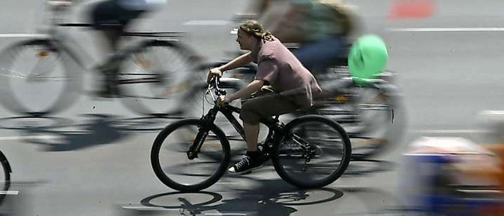Tritt voraus. Mehr als hunderttausend Teilnehmer werden am Sonntag zur 35. Fahrrad-Sternfahrt erwartet. Autofahrer sollten heute auf öffentliche Verkehrsmittel umsteigen – oder einfach mitradeln.