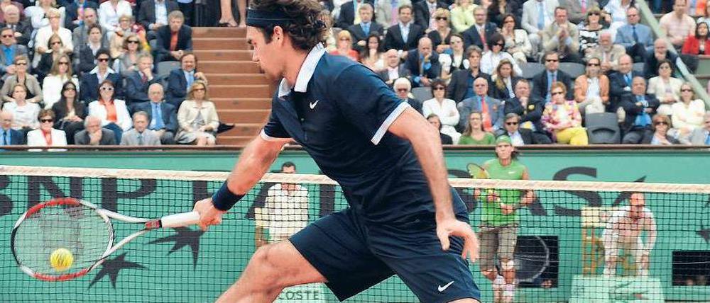 Das alte Finale. Dreimal schon trafen Roger Federer (vorne) und Rafael Nadal in Paris im Endspiel aufeinander. Foto: dpa
