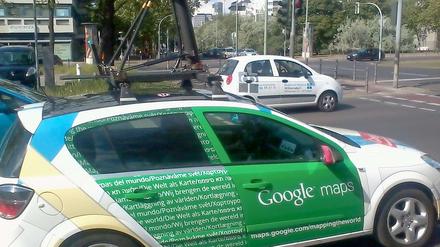 Sie fahren wieder, doch nur zu Optimierungszwecken: ein Kameraauto von Google am Freitagnachmittag auf dem Hohenzollerndamm in Wilmersdorf.