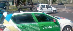 Sie fahren wieder, doch nur zu Optimierungszwecken: ein Kameraauto von Google am Freitagnachmittag auf dem Hohenzollerndamm in Wilmersdorf.