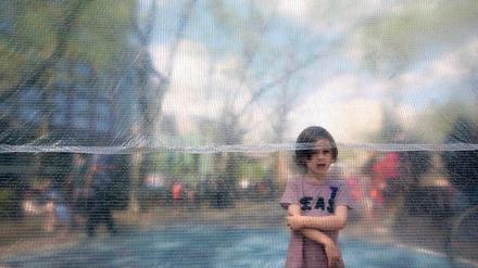 Spielplatz Manhatten. Ein Kind im mobilen Raumlabor „The Spacebuster“. 