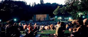 Idylle mit Handlung. Im Freiluftkino Friedrichshain beginnt die Saison am 18. Mai mit „Die Katze auf dem heßen Blechdach“, als Hommage an Liz Taylor.