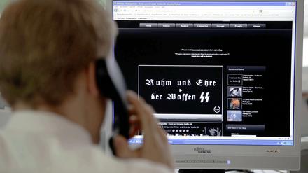 Rechtsextremes Video auf einer Internetseite. 