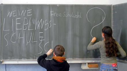 Frommer Wunsch? Ob die freie Schulwahl ein leeres Versprechen bleibt, ist umstritten. Wer keine Wunschschule zugewiesen bekommt, fühlt sich betrogen.