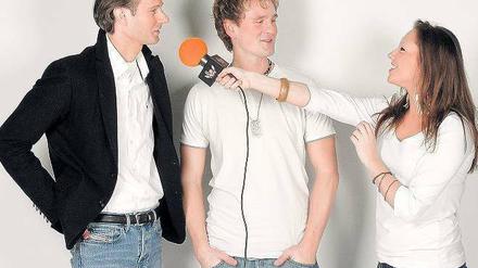 Die Drei vom Internetradio: Frank Landes (li.), Patrick Kretschmer und Nina Landes haben vor Top100Station bei diversen Berliner Privatfunkern gearbeitet.
