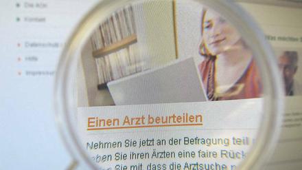 Gut oder schlecht? Die Krankenkassen wollen Erfahrungen der Patienten nutzen. Die Ärzte sind weniger erfreut. 