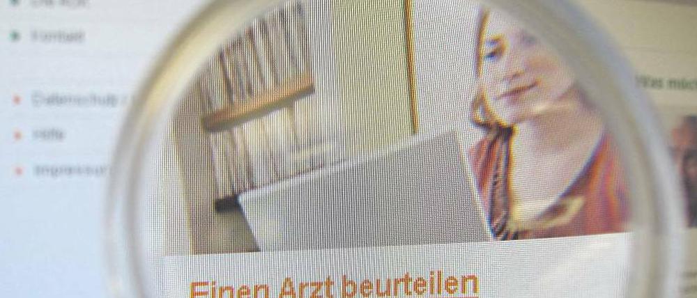Gut oder schlecht? Die Krankenkassen wollen Erfahrungen der Patienten nutzen. Die Ärzte sind weniger erfreut. 