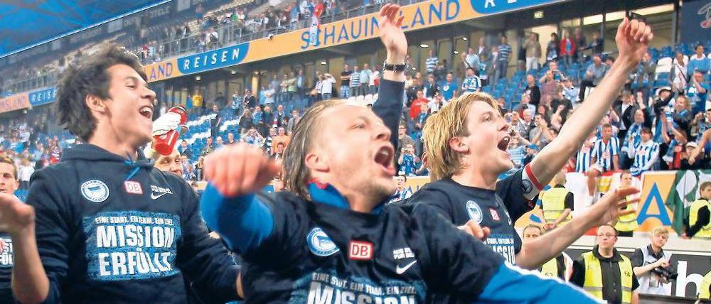 Patrick Ebert, 24, (v.) spielt seit 1998 bei Hertha BSC. In dieser Saison kam er bisher auf zehn Einsätze für die Berliner.