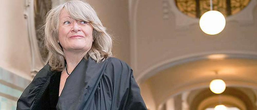 Alice Schwarzer kam als Zeugin zum Prozess um den Geschäftsführer der Frauenhilfe Hatun und Can.