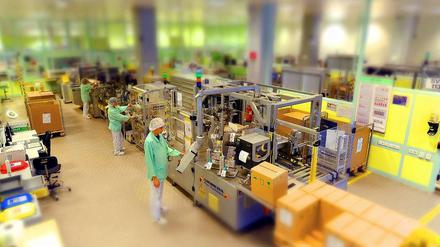 Mehr als fünf Milliarden Antibabypillen laufen im Bayer-Werk an der Berliner Müllerstraße jährlich vom Band. Das Verhütungsmittel wird hier verpackt.