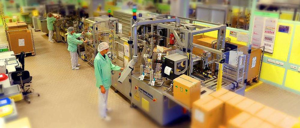 Mehr als fünf Milliarden Antibabypillen laufen im Bayer-Werk an der Berliner Müllerstraße jährlich vom Band. Das Verhütungsmittel wird hier verpackt.