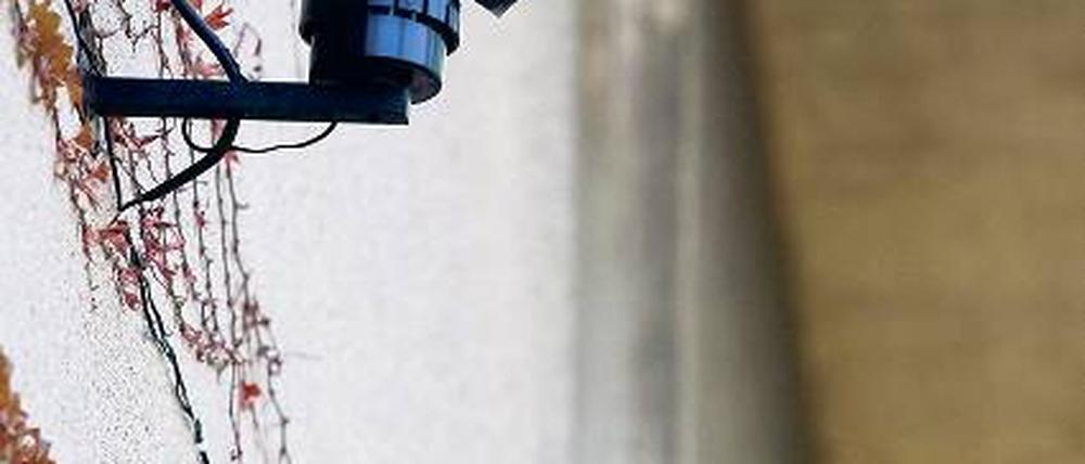 Außenkameras sollten robust und wetterfest sein – schließlich müssen sie bei Wind und Wetter ihren Dienst tun. Foto: dpa/tmn