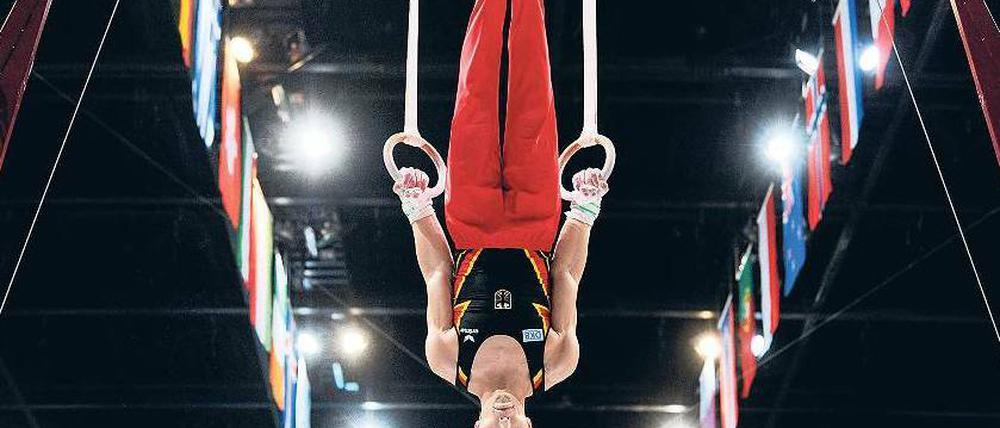 Hopp oder Top? Philipp Boy ist jetzt die große Nummer im deutschen Team. Bei der Generalprobe in Dessau patzte der 23-Jährige allerdings gleich an drei Geräten. Foto: dpa