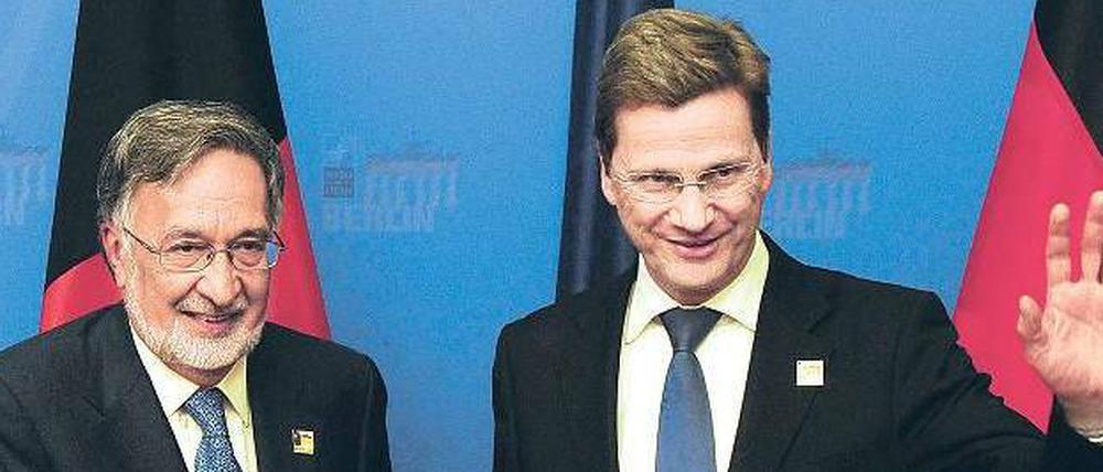 Es geht gemeinsam weiter. Bundesaußenminister Guido Westerwelle (r.) mit seinem afghanischen Kollegen Salmai Rassul. 