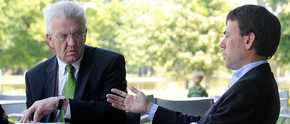 Am Verhandlungstisch. Der designierte Grünen-Ministerpräsident Winfried Kretschmann und der SPD-Verhandlungsführer Nils Schmid stellten am Montag in Stuttgart den Bereich Bildung als letzten „entscheidenden Kernpunkt“ vor. 