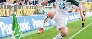 Bürde auf der Brust. VW steckt viel Geld in den VfL und will dafür Resultate wie das 4:1 gegen Köln sehen. Hier bejubelt Ashkan Dejagah sein Tor. Foto: dpa