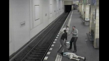 Erst einem Touristen gelang es, den Täter von Schlimmerem abzuhalten.