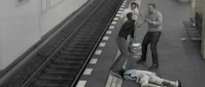 Erst einem Touristen gelang es, den Täter von Schlimmerem abzuhalten.