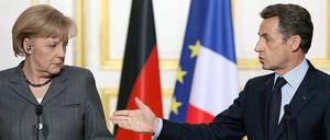 Erst mussten die EU-Staaten ihre Banken retten - nun müssen sie sich gegenseitig beistehen: Kanzlerin Merkel und Frankreichs Präsident Sarkozy.