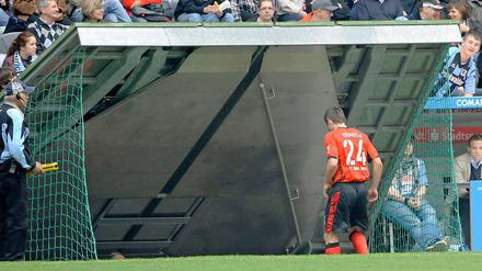 Abgang. Michael Bemben fliegt in seinem letzten Spiel für Union bei 1860 München vom Platz. Die Zukunft des Routiniers ist unklar - doch auch sein künftiger Ex-Verein steht vor neuen Herausforderungen.