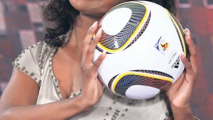 Erklärt Land und Leute. Auch die Südafrika-Expertin Motshegetsi Mabuse wird das ARD-Team für die Fußball-WM verstärken. Foto: dpa