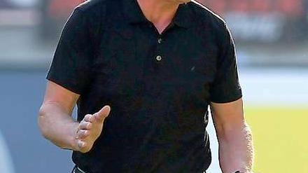 Da freut sich der Jupp. Bayer-Coach Heynckes bejubelt den Sieg in Kaiserslautern.