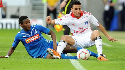 Hocken in Hoffenheim: David Alaba (l.) und Änis Ben-Hatira beim Sitzfußball.