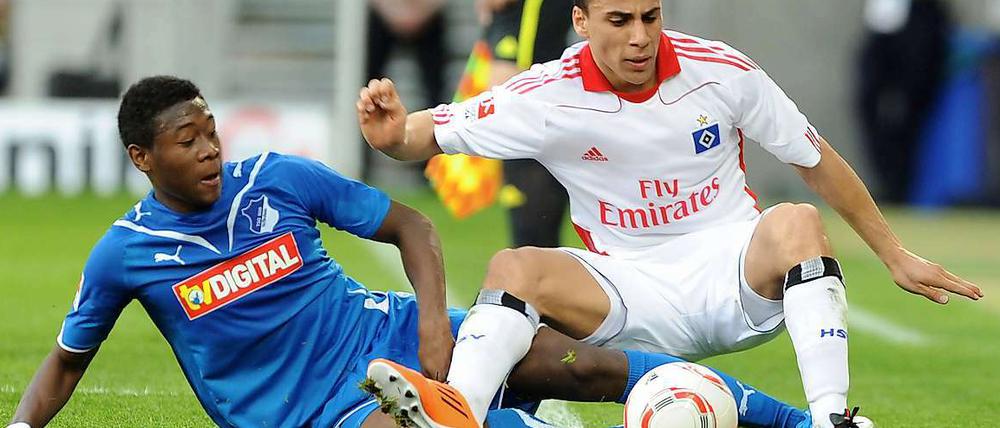 Hocken in Hoffenheim: David Alaba (l.) und Änis Ben-Hatira beim Sitzfußball.