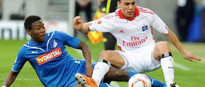 Hocken in Hoffenheim: David Alaba (l.) und Änis Ben-Hatira beim Sitzfußball.