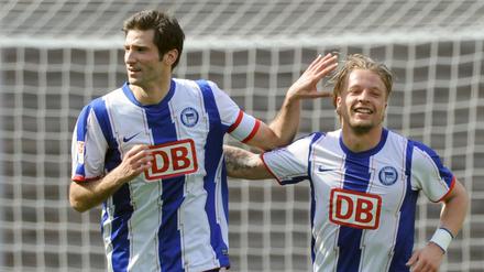 Andre Mijatovic (l.) und Patrick Ebert nach dem Treffer zum 2:0.