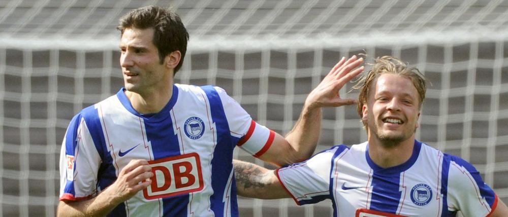 Andre Mijatovic (l.) und Patrick Ebert nach dem Treffer zum 2:0.