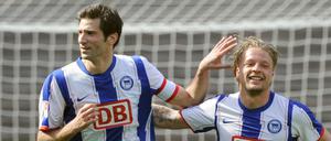 Andre Mijatovic (l.) und Patrick Ebert nach dem Treffer zum 2:0.