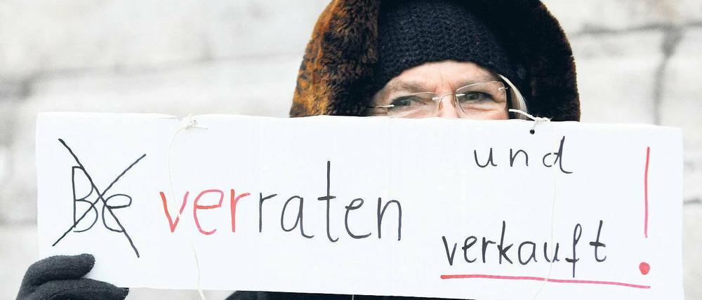 Verloren. Anleger hatten bei Sparkassen und Banken Zertifikate von Lehman Brothers gekauft. Sie sind seit der Pleite wertlos. Foto: dpa