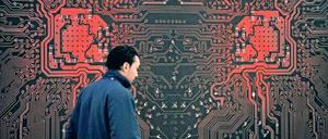 Im Inneren des Rechners. Am Dienstag beginnt die Computermesse Cebit in Hannover. Die Veranstalter erwarten mehr als 4200 Aussteller. Unter anderem sollen mehr als 35 neue Tablet-PCs zu sehen sein. 