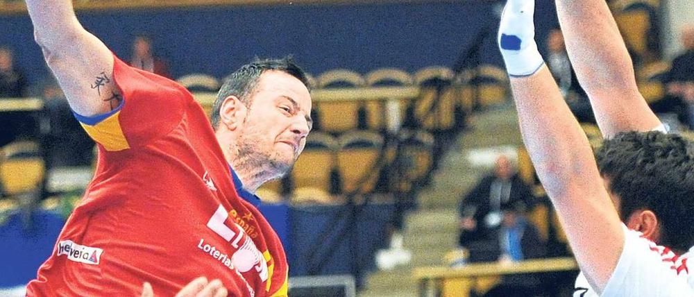 Im Anflug auf Berlin. Der Spanier Iker Romero soll zu den Füchsen kommen.
