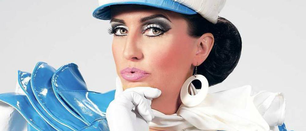 Anschnallen bitte. Pam Ann begeistert sogar Privatjet-Besitzer, die keine Erinnerung mehr an die Zustände in Economy- und Business-Class haben. So wie Elton John. 