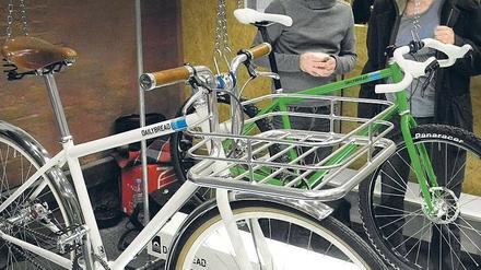 So radelt Neukölln. Die Modelle „Single Speed Mountainbike“ und „Porteur“. Foto: Q