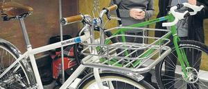 So radelt Neukölln. Die Modelle „Single Speed Mountainbike“ und „Porteur“. Foto: Q
