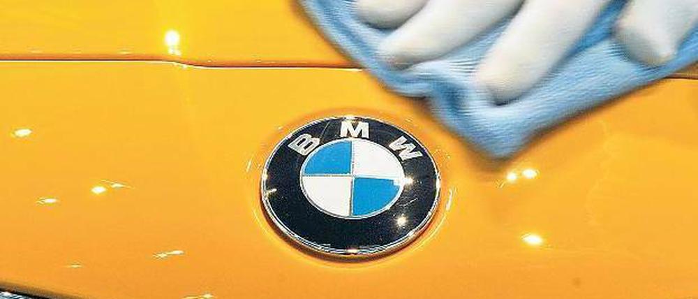 Glänzend. 2010 hat BMW 1,46 Millionen Autos und gut 110 000 Motorräder verkauft. Der Umsatz lag bei 60,5 Milliarden Euro, der Überschuss bei 3,2 Milliarden Euro.
