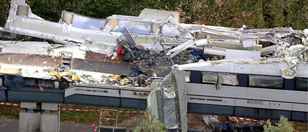 Ein Bild des Grauens: 23 Menschen starben bei der Transrapid-Tragödie 2006 im Rheinland.