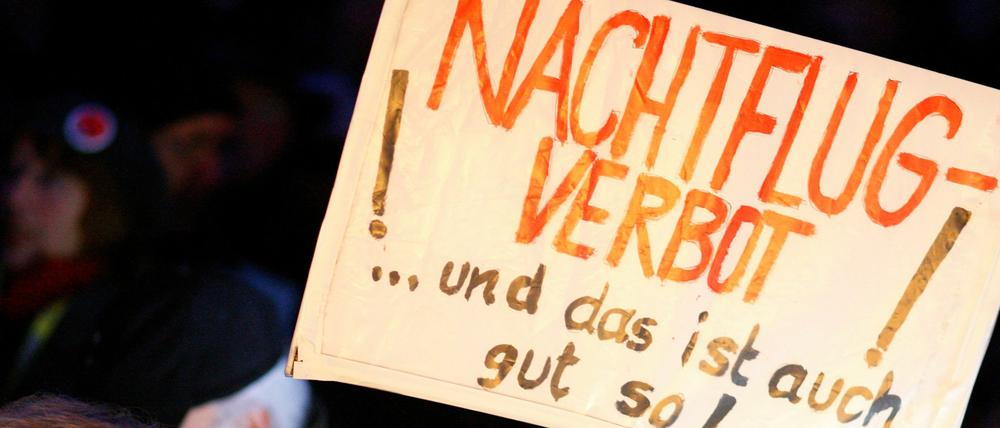 Ohne die CDU. Demonstranten, die ein striktes Nachtflugverbot am neuen Flughafen fordern, können sich nicht mehr auf die CDU berufen.