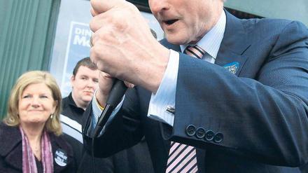 Im Wahlkampf setzte sich Enda Kenny dafür ein, dass Irland bessere Bedingungen für die Milliardenhilfen der EU erhält. Jetzt ist er designierter Regierungschef.