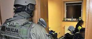 Razzia gegen Zigarettenschmuggler in Berlin und Polen.