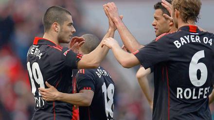 Derdiyok, Ballack und Rolfes freuen sich über den deutlichen Sieg gegen Schalke.
