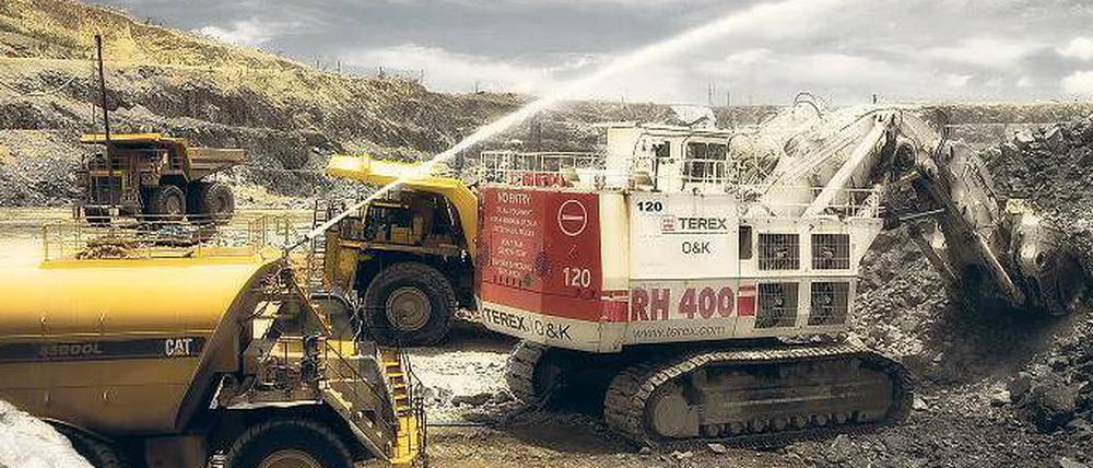Mogalakwena heißt die weltweit größte Platin-Tagebaumine. Mit riesigen Baggern wird das Gestein abgebaut und dann zu Brechern und Mühlen gefahren. Und das voraussichtlich noch 55 Jahre – so lange sollen die Platinvorkommen hier reichen.