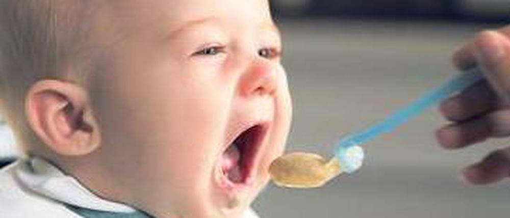 Lecker. Ab dem fünften Monat können Babys getrost Brei essen.