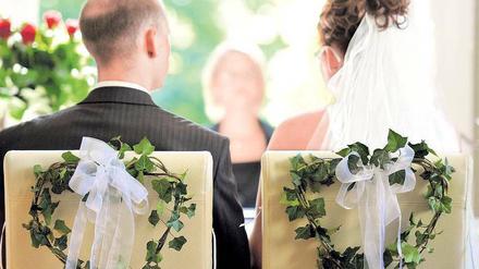 Das lohnt sich. Auch steuerlich hat die Hochzeit Vorteile – egal, ob die Partner Kinder haben. Foto: Patrick Pleul / dpa-ZB